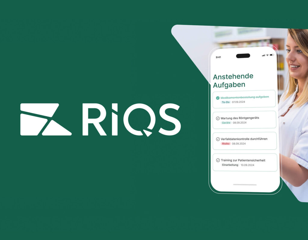RIQS-App mit Logo und Smartphone-Interface zur Aufgabenverwaltung in medizinischem Umfeld.